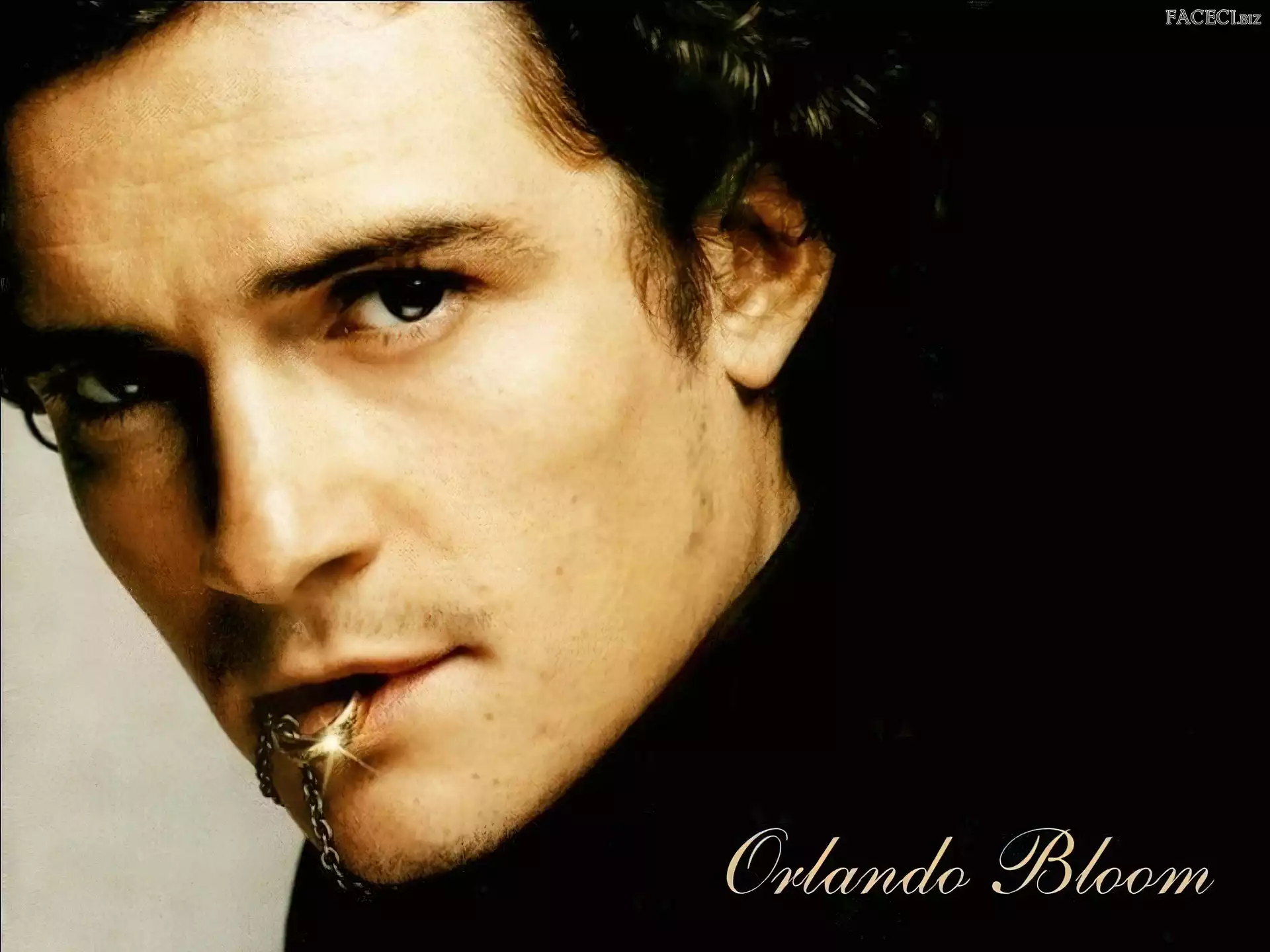Orlando Bloom, czarny strój
